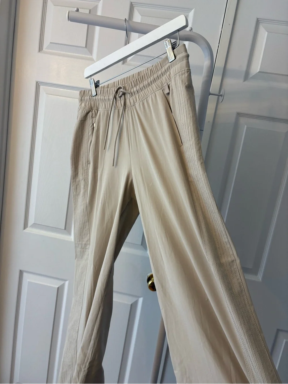 Atheltica Beige Highrise Drawstring Wide Leg Athleisure Pants Size 4 - Picture 4 of 7